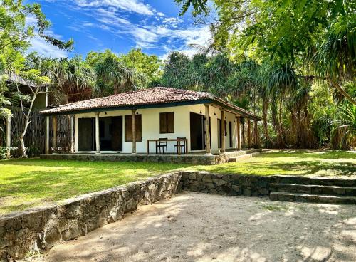 Morakatiyara Villa | Namaskara by the Beach - Charming Beachfront Bungalow Retreat