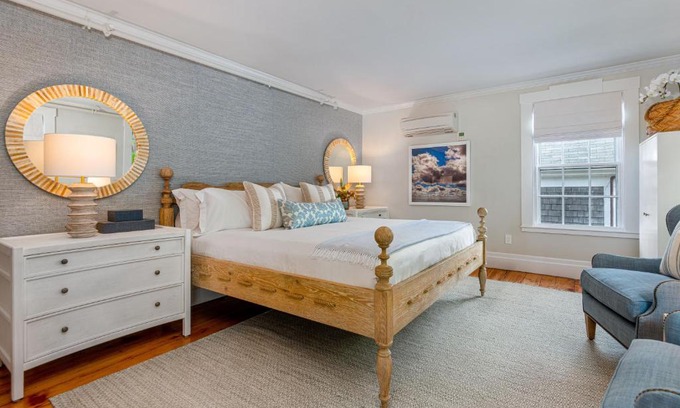 Nantucket Town Hotel | Nantucket Periwinkle