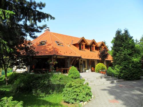 Piliscsaba House | Napkorong Fogadó és Vendégház