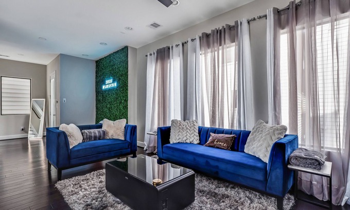 East Downtown Houston House | Nasa/Selena/HTX Themed Trilllogy✨ Modern H in East Downtown- IG Worthy