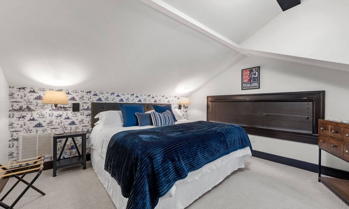 12 South House | Nashville Getaway - Walkable to Local Restaurants in 12 South!