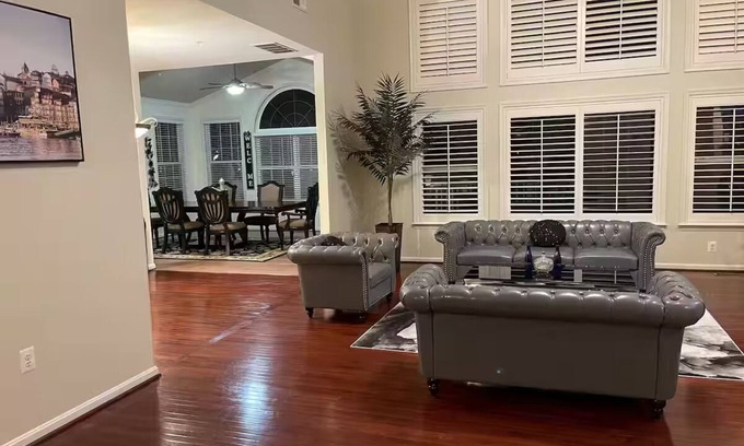 Fort Washington House | National Harbor- DC Suburbs- 3 bedrooms-Driveway