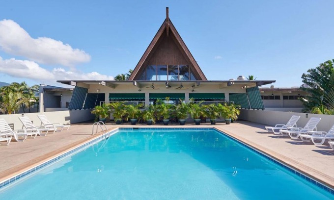 Kahului House | Nature Awaits You! Amazing Unit, Pool, Restaurant, Gym