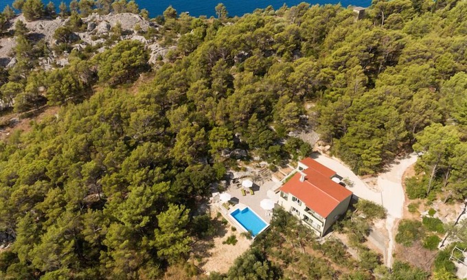 Krvavica House | Nature embraced Villa Stina w/pool and big outdoor area for art and music lovers