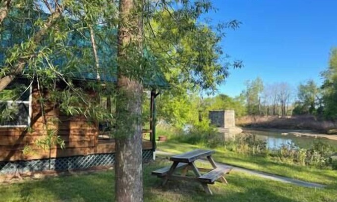 Belfast Cabin | :)Nature, Not Netflix, 4QB, S8 | Riverview Escape #4