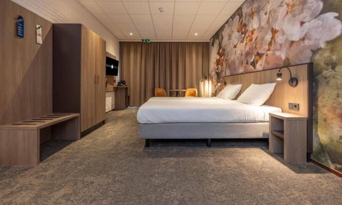 Berg en Dal Hotel | Nature Retreat with Modern Comfort, Pool & Free Parking Included!