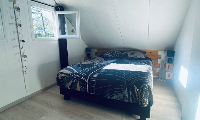 Le Porge Ski Chalet | Naturist chalet at La Jenny, at the foot of the ocean