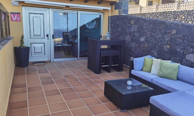 La Caleta Apartment | Nautilus I: Casa con terraza y vistas al mar