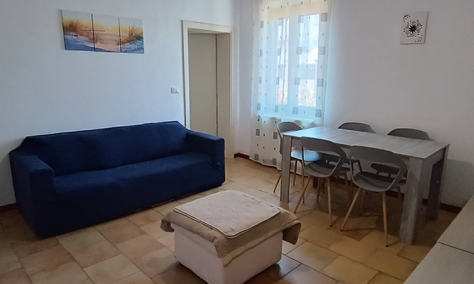 Cascina Apartment | Navacchio, Appartamento a 5 Minuti a Piedi Dalla Stazione del Treno e bus