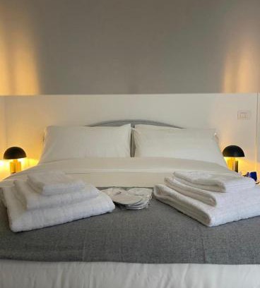 Lorenteggio Apartment | Naviglio Suite - Eleganza e Relax a 2 Min dalla M4 e dai Navigli