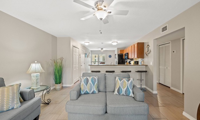 South Gate Ridge Condo | nCozy 2-Bedroom Condo in Prime Siesta Key Location