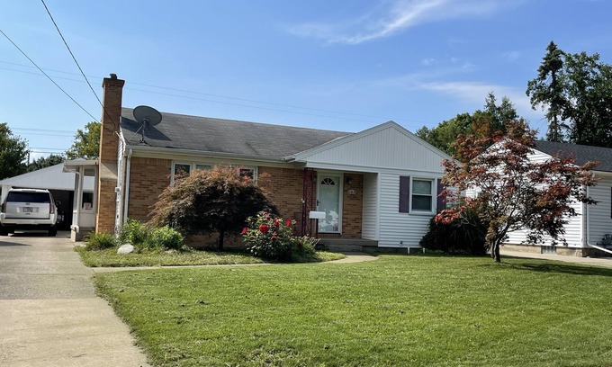 Creston House | NE Executive Home close to all things Grand Rapids in highly desirable NE GR!