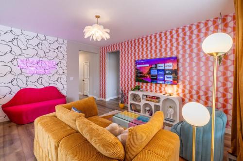 Commerce City House | Near Airport, 3BR, Stock Tank Pool, Mini-Golf, Game Rm