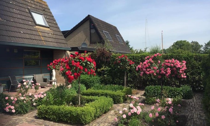 Vleteren House | Near Amsterdam, The Hague, Leiden and North Sea