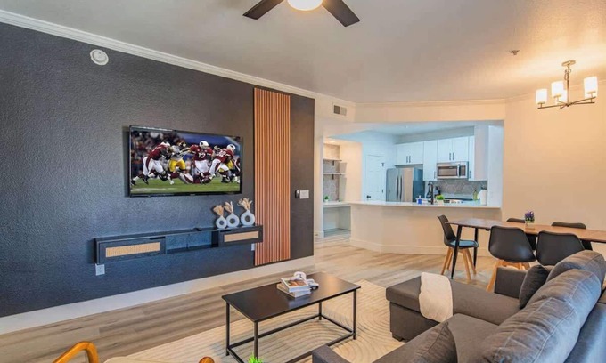 Glendale Sports and Entertainment District Apartment | Near Attractions |Balcony, Pool, Gym, Parking, W/D