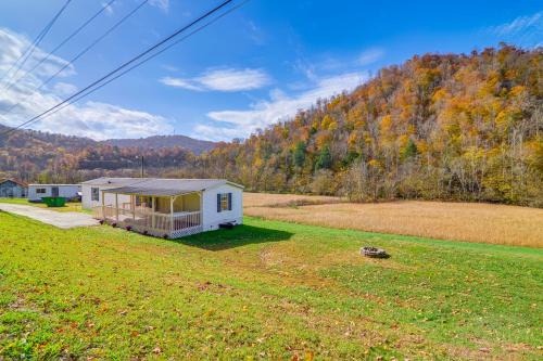 Eriline House | Near ATV and Hiking Trails Home with Deck in Oneida!