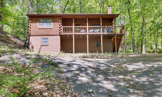 Bushkill House | Near Bushkill Falls Pocono Mountains Cabin!