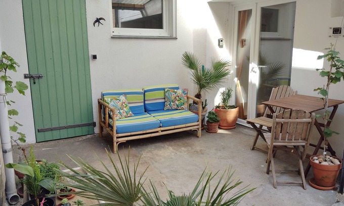 Badens House | Near Carcassonne, our stylish self contained house+fibre WiFi in wine country