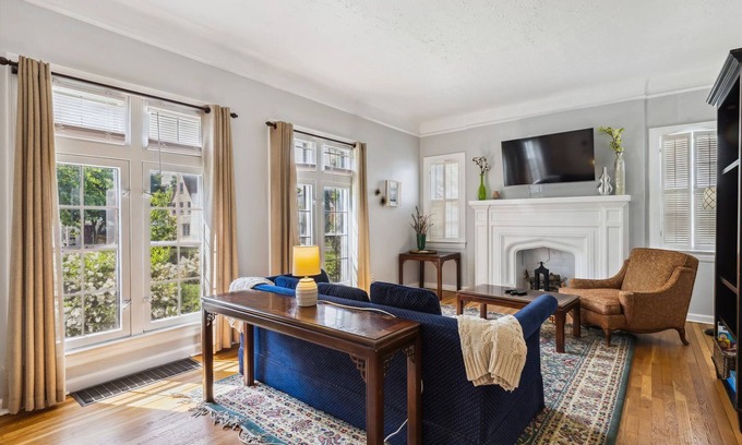Cleveland Apartment | Near CLE Clinic - Long term stays accepted
