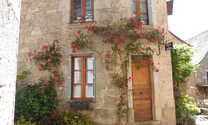 Espeyrac House | Near CONQUES ET D'ESTAING Gîte les hirondelles