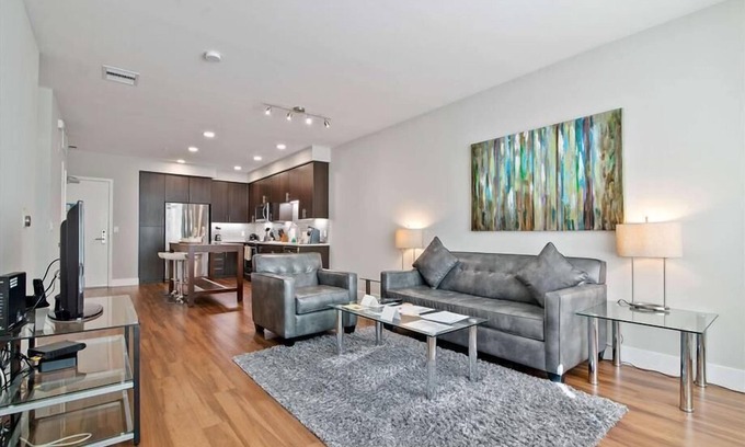 Shoreline West Apartment | Near FB & Ggl 2 BR | Outdoor Swimming Pool