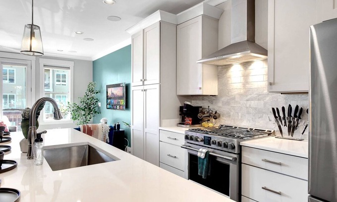 Eighth Avenue House | Near Gulch 12 South Book Luxury Now