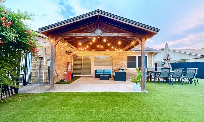Plano House | Near Highways, Family Friendly, Tesla Charger, Foosball, Grill, Garage, Dart
