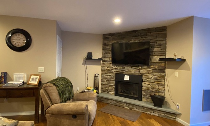 Oak Hill Condo | Near Hunter and Windham ski resorts. Crystal Pond town house, 4BR & 3.5 bath