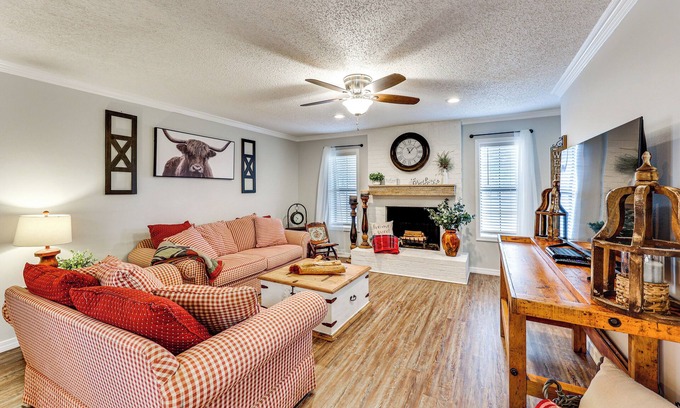 Russellville House | Near Lake Dardanelle: Updated Home w/Large Yard!