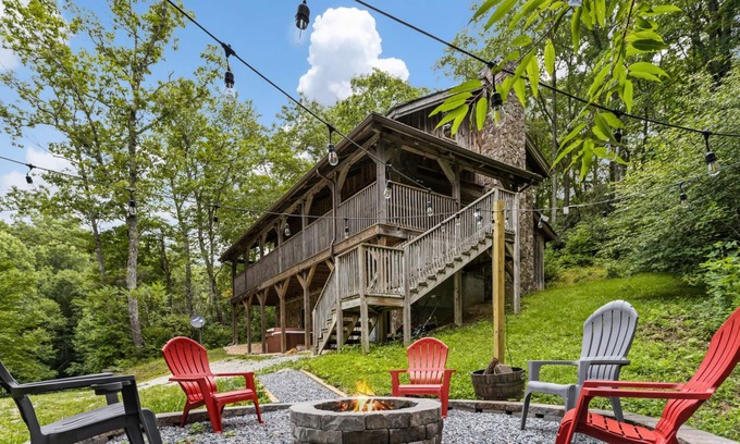 Linville Falls Cabin | Near Linville Gorge & Ski Resorts (sleeps 8)