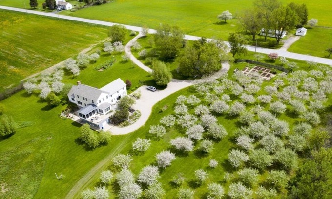 Whiting Apartment | Near Middlebury, VT vicinity with 360° mountain views from organic apple orchard