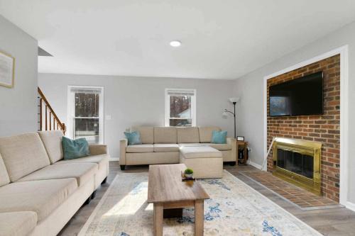 Southwest Raleigh House | Near NC State Campus & Downtown - The Maple Marvel