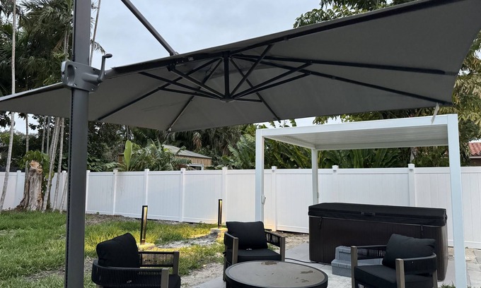 Flagami Ski Chalet | Near of every attraction in Miami!