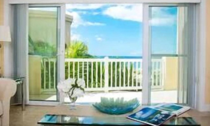 Cotton Ground House | Near Peak Heaven! 3 Bedroom Beachfront Accommodation w/ Pool & Free Parking!