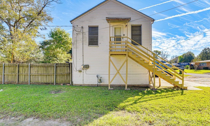 Lakeview Jefferson County Apartment | Near Sabine Lake: Pet-Friendly Apt in Port Arthur