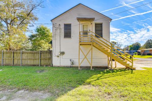 Lakeview Jefferson County Apartment | Near Sabine Lake Pet-Friendly Apt in Port Arthur