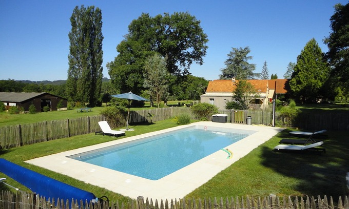 Sainte-Nathalene House | Near Sarlat, in Périgord Noir, the small sheepfold for nature holidays