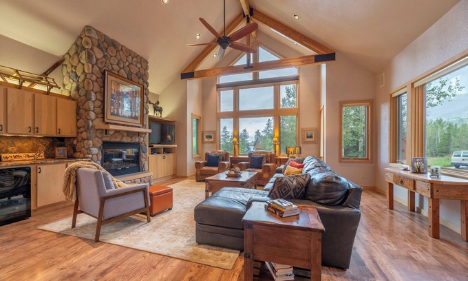 Keystone House | Near Slopes, Private Family Home, HotTub, Centrally located to all Ski Resorts!