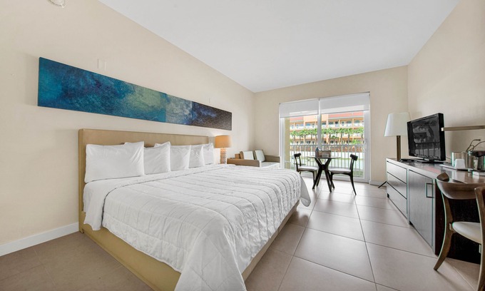 South Padre Island Hotel | Near the beach access +Free Parking and