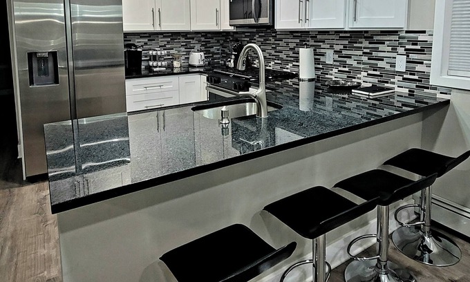 Union City Apartment | Near Times Square 15 Min, Stylish 2BR/2BA Private Apt,+ FREE PARKING +Amenities