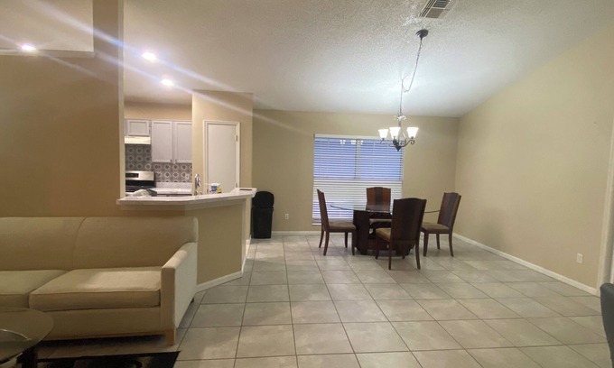 Orlando House | near UCF, Valencia, full sail, 417, 408, airport and middle of O' town.