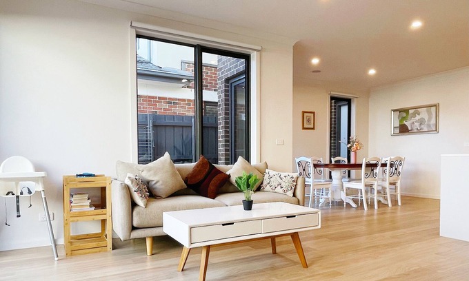 Narre Warren House | Near Westfield Fountain Gate/train Station/super Cozy Bed/4b3b1c