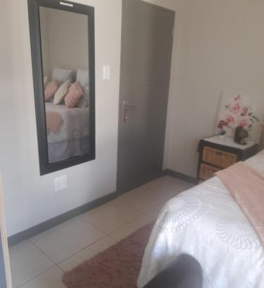 Greater Johannesburg Metropolitan Area Apartment | Neat Appartment, Fourways
