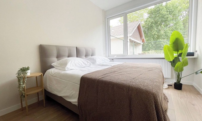 Municipality of Tilburg Apartment | Need peace to focus? This quiet spot near University Tilburg offers an affordable stay with green surroundings, shared facilities, and easy access to campus.