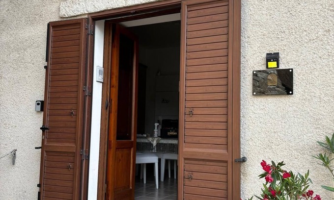 Erice House | Nel Magnifico Borgo Medievale di Erice Sorge Porta Trapani Guest House