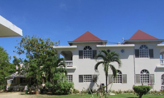 West End House | Nelsons Retreat