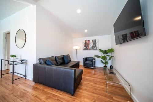 Torrensville Villa | Neptune - 2BR Private Pool WiFi