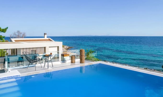 Akrotiri Villa | Nerea SeaFront Villa, a Pristine Retreat