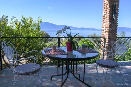 Paradise Beach House | Nerotrivia Villa - Ocean Panorama and Lush Gardens
