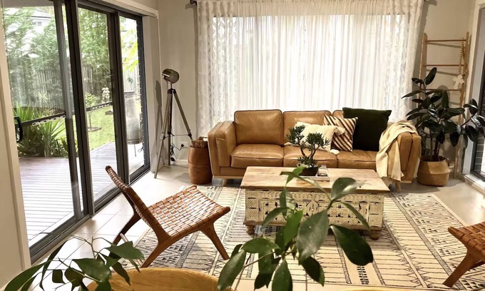 Port Macquarie House | Nestled amongst the trees, this 3bdr home is a fusion of nature and modernity.